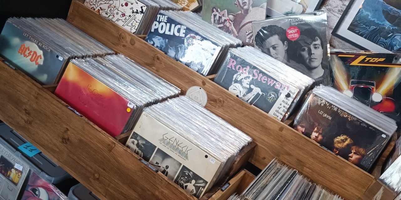 Vente de vinyles au sein d’un Barber SHOP (Barb’Hair Men’s à La Haye Pesnel 50 Manche) Arrivage régulier pop/rock, jazz/blues, funk etc…