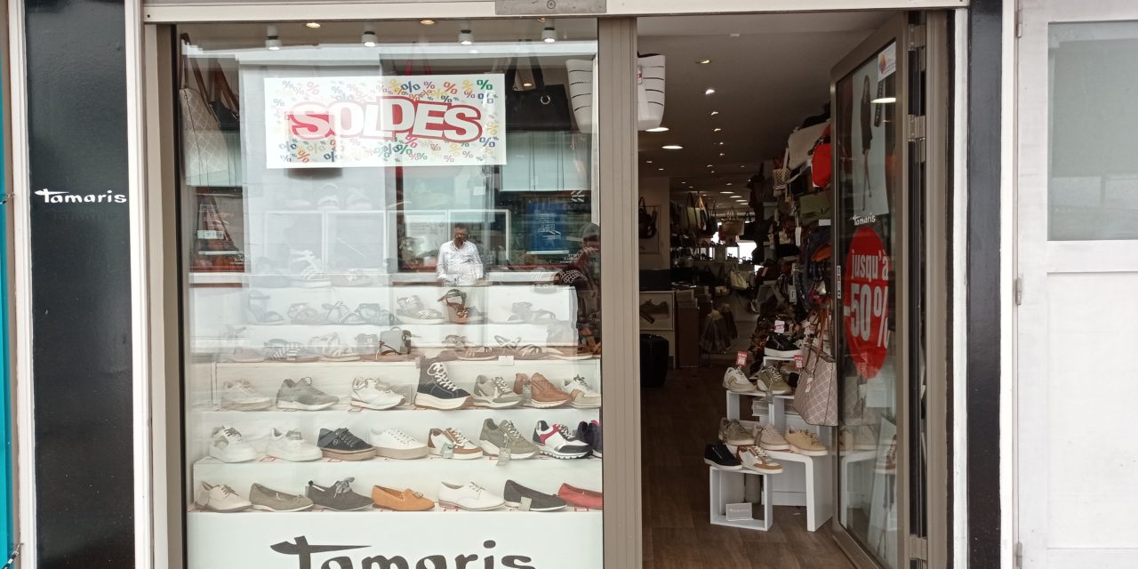 DÉCOUVREZ LA BOUTIQUE DE CHAUSSURES (confort, élégance, chic…) ET SACS ZOHRA TAMARIS À GRANVILLE. SPÉCIALISTE DES SACS VINTAGE POUR FEMMES. Nombreuses idées cadeaux.