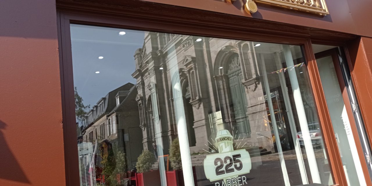 DÉCOUVREZ 225 BARBER AU 9 PLACE ST GERVAIS A AVRANCHES. VOTRE SALON DE COIFFURE ET BARBIER (coiffeur). Prenez rendez vous ici !