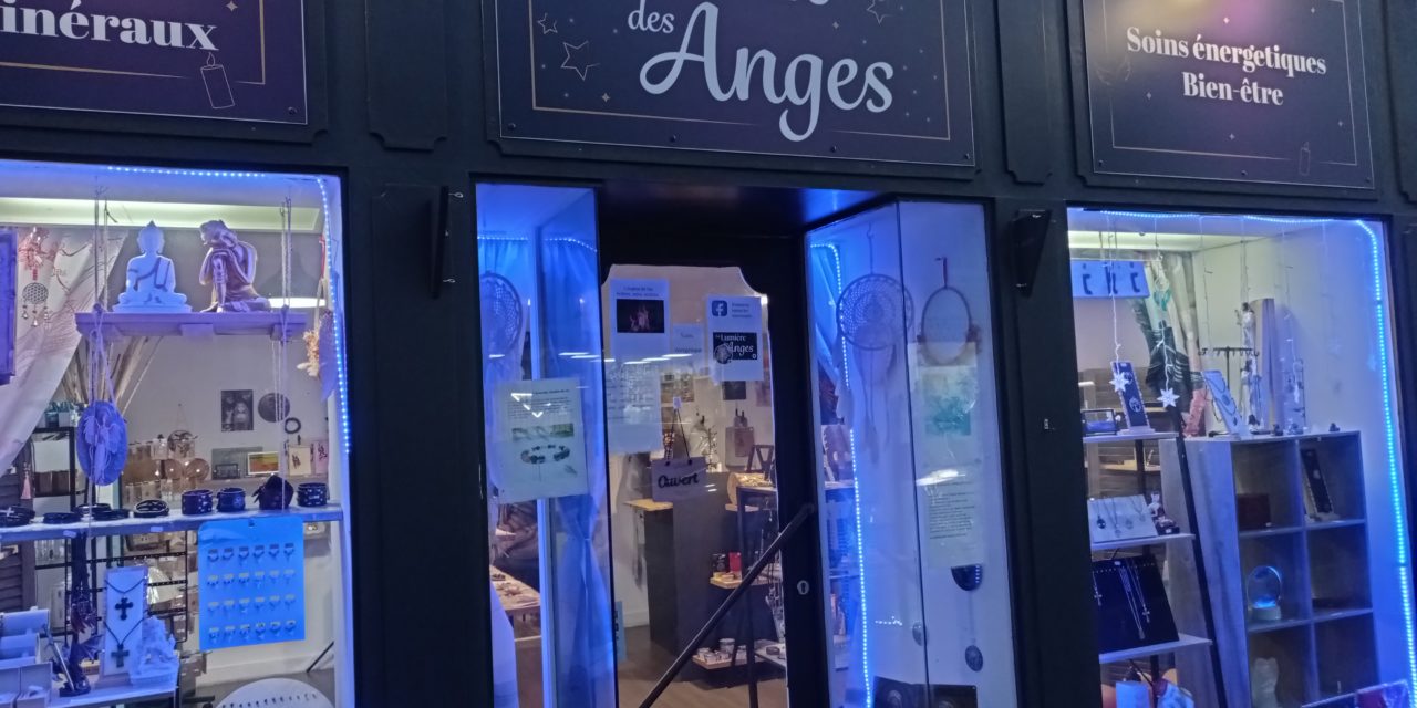 Venez découvrir La Lumière des Anges à St Hilaire du Harcouët (50 Manche) ! Votre boutique de Pierres, Minéraux, Senteurs, Bijoux, objets de décorations et pleins d’idées cadeaux. Laëtitia vous propose également des soins énergétiques (Reiki) dans son institut bien-être.