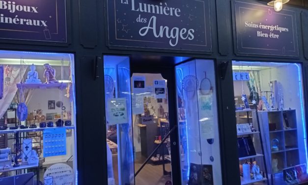 Venez découvrir La Lumière des Anges à St Hilaire du Harcouët (50 Manche) ! Votre boutique de Pierres, Minéraux, Senteurs, Bijoux, objets de décorations et pleins d’idées cadeaux. Laëtitia vous propose également des soins énergétiques (Reiki) dans son institut bien-être.